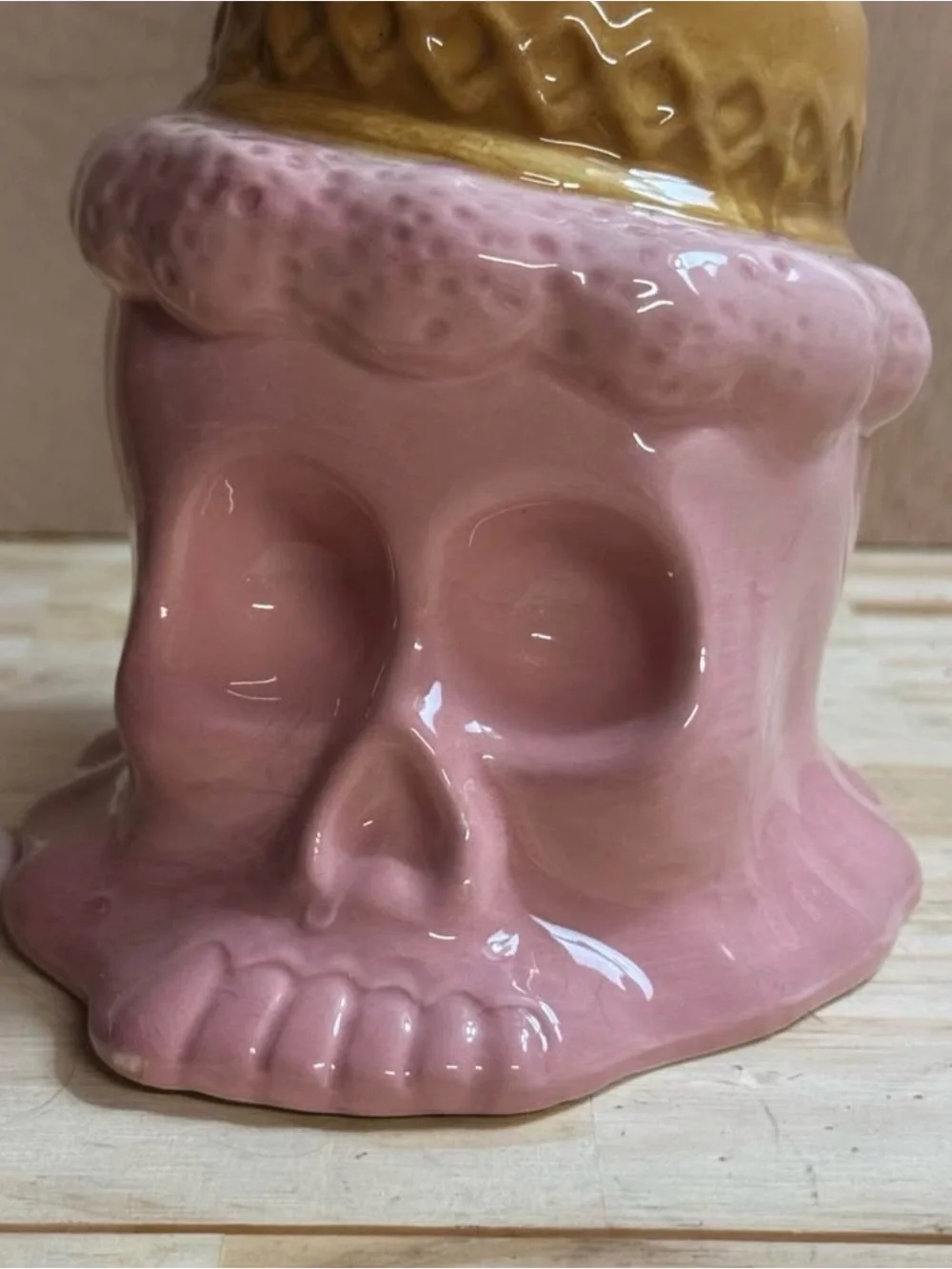 Skull Ice Cream Cone Halloween Summerween Pink Ceramic Figurine Decoration New